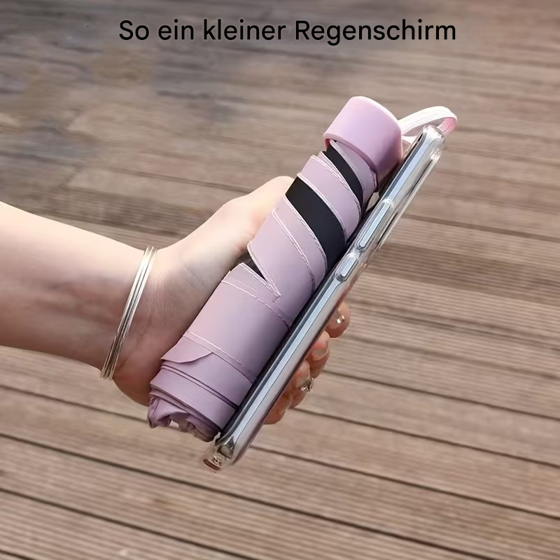 Kleiner Pocket-Schirm „Black Stealth“ von StekaShop, zusammengefaltet mit schwarzem Schutzbezug, perfekt für unterwegs