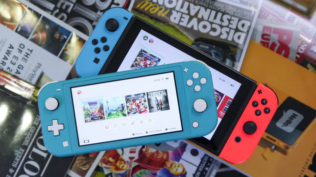Handliche Nintendo Switch Lite Konsole von StekaShop mit blauer Farbgebung und abgerundeten Kanten, ideal für unterwegs.